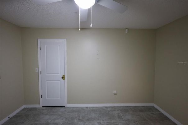 Empty room, Interior