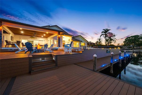 Exterior, Lake