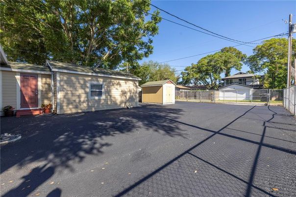 Detached Garage, Exterior