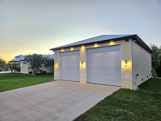 Detached Garage, Exterior