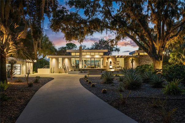 Backyard, Exterior, Facade, Modern