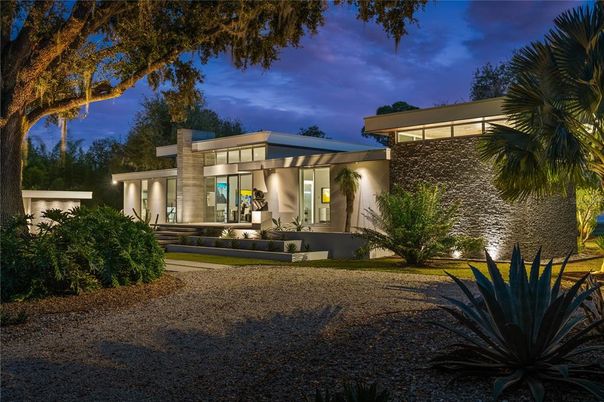 Backyard, Exterior, Facade, Modern
