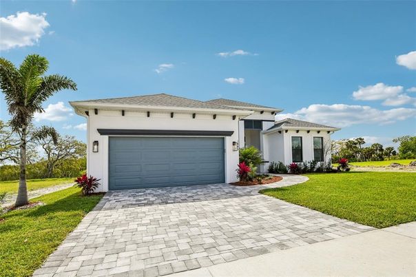 Attached, Exterior, Facade, Mediterranean
