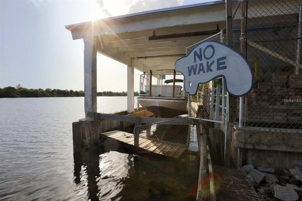 Exterior, Lake