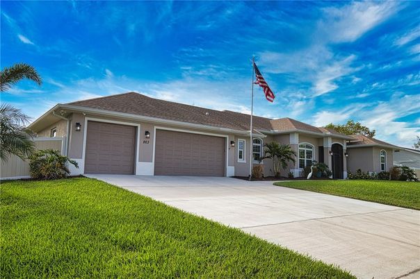Attached, Exterior, Facade, Ranch