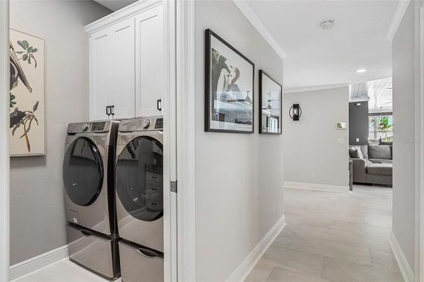 Interior, Recessed Lighting, Washer, Wood Texture Flooring