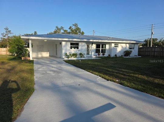 Backyard, Exterior, Facade, Ranch