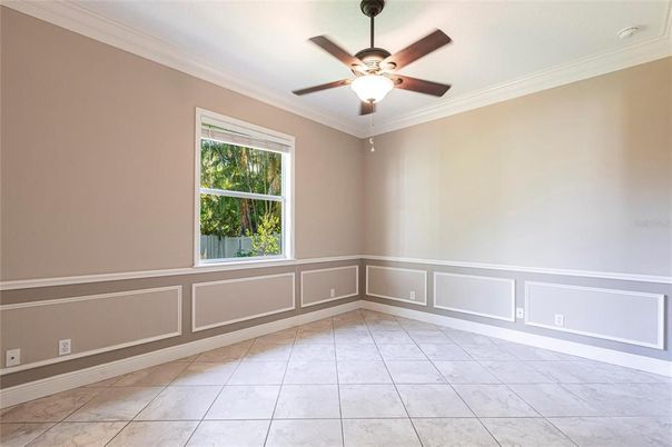 Empty room, Interior