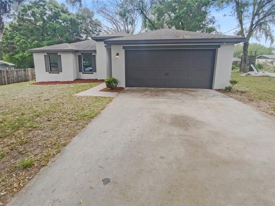 Attached, Exterior, Facade, Ranch