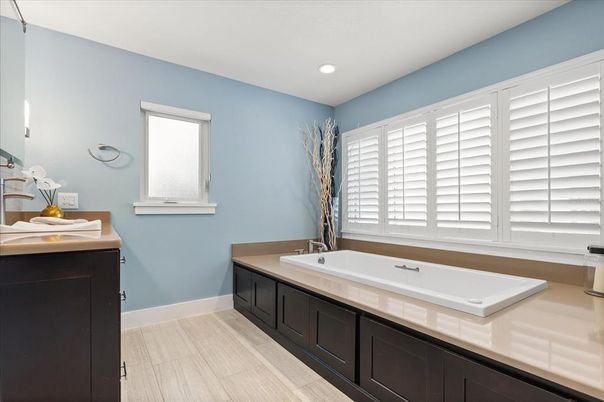 Bathroom, Dual Sink Vanities, Interior, Recessed Lighting