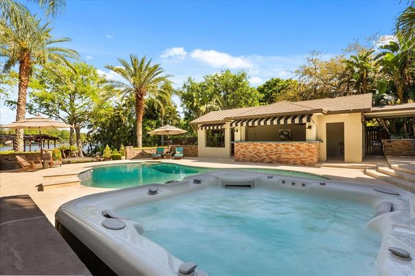 Exterior, Hot Tub, Pool