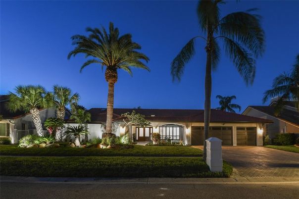 Attached, Exterior, Facade, Ranch