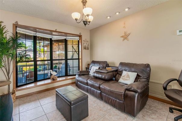 Chandelier, Interior, Living room