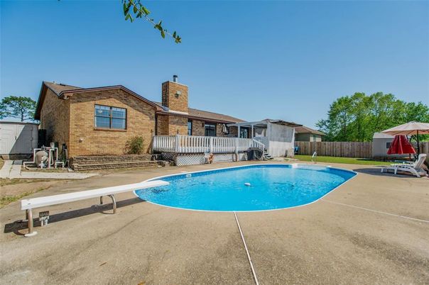 Exterior, Pool