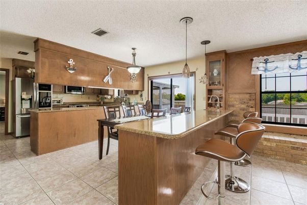 Dining room, Interior, Kitchen, Pendant Lights, Stainless Steel Appliances