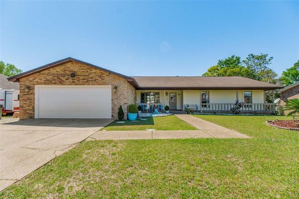 Attached, Backyard, Exterior, Facade, Brick Facade, Ranch
