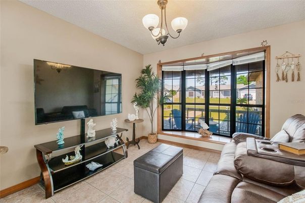 Chandelier, Interior, Living room