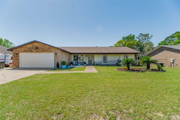 Attached, Backyard, Exterior, Facade, Brick Facade, Ranch