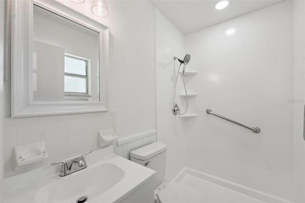 Bathroom, Interior, Recessed Lighting