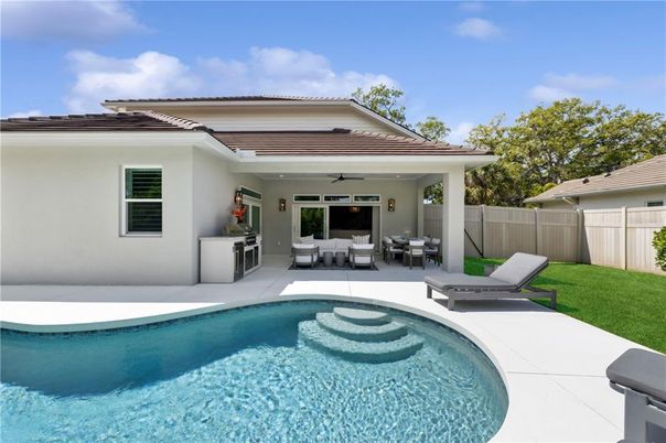 Exterior, Pool