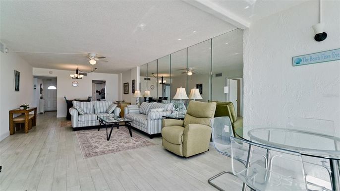 Chandelier, Dining room, Interior, Living room, Wood Texture Flooring