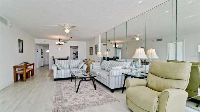 Chandelier, Dining room, Interior, Living room, Pendant Lights, Wood Texture Flooring