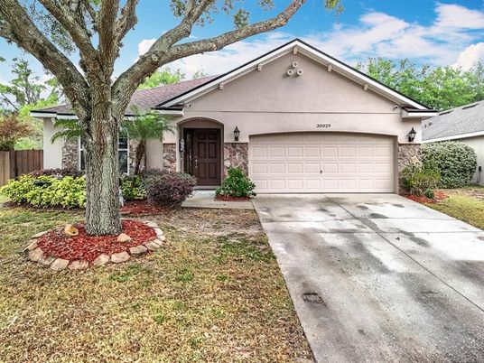 Attached, Exterior, Facade, Ranch