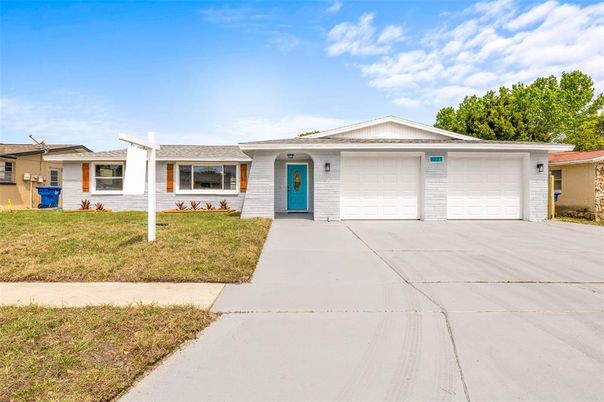Attached, Exterior, Facade, Ranch