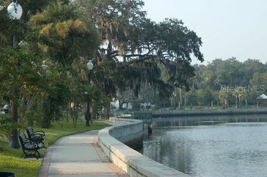 Exterior, Lake