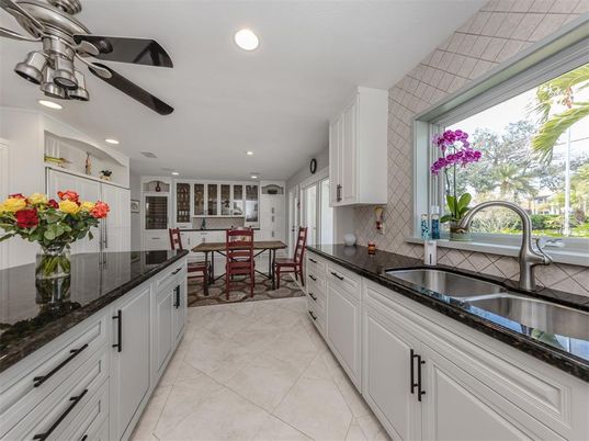 Dining room, Interior, Kitchen, Recessed Lighting
