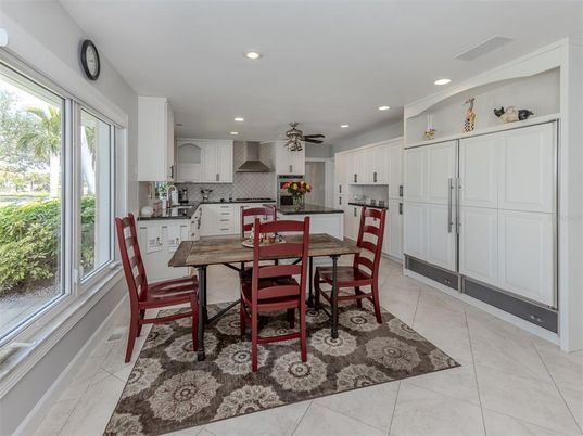 Dining room, Interior, Kitchen, Recessed Lighting