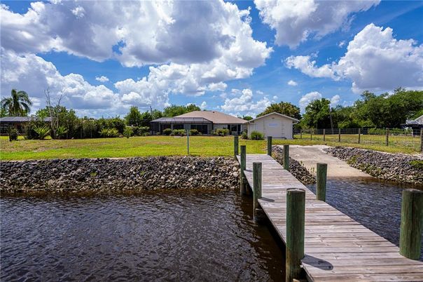 Exterior, Lake