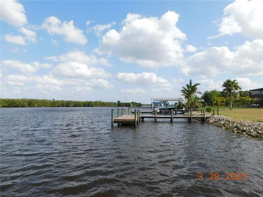 Exterior, Lake