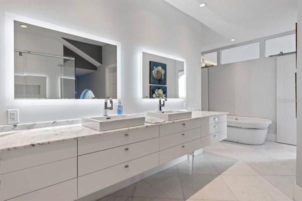 Bathroom, Dual Sink Vanities, Interior, Recessed Lighting