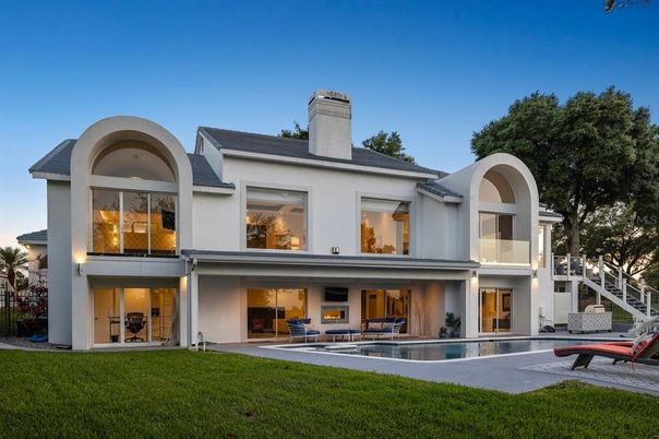 Backyard, Exterior, Facade, Pool, Modern