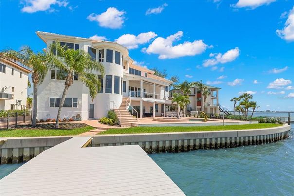 Exterior, Lake