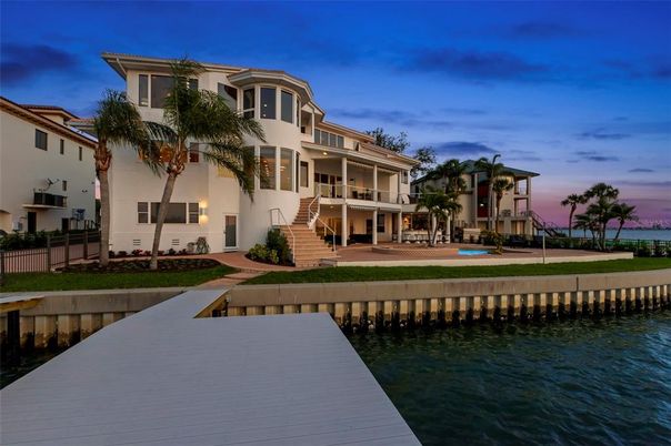 Exterior, Lake