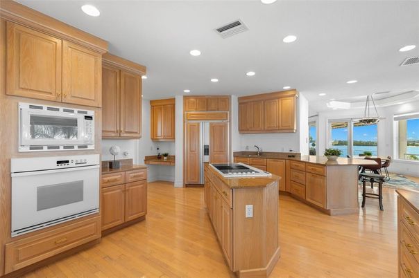 Dining room, Interior, Kitchen, Pendant Lights, Recessed Lighting, Wood Texture Flooring