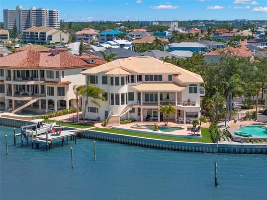 Exterior, Lake