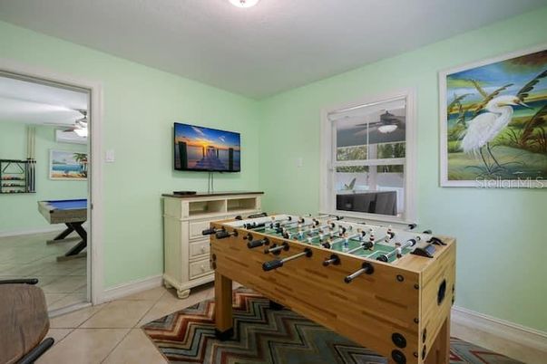 Game Room, Interior