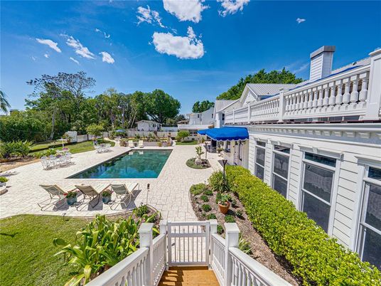 Exterior, Pool