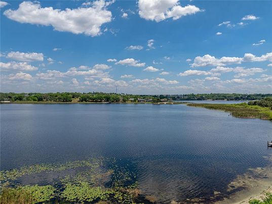 Exterior, Lake