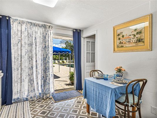 Dining room, Interior