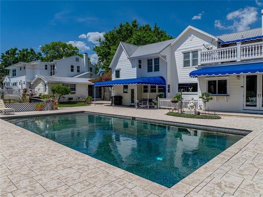 Exterior, Pool