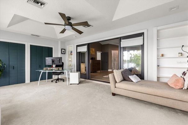 Home Office, Interior