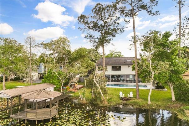 Exterior, Lake