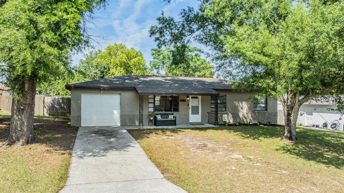 Attached, Exterior, Facade, Ranch