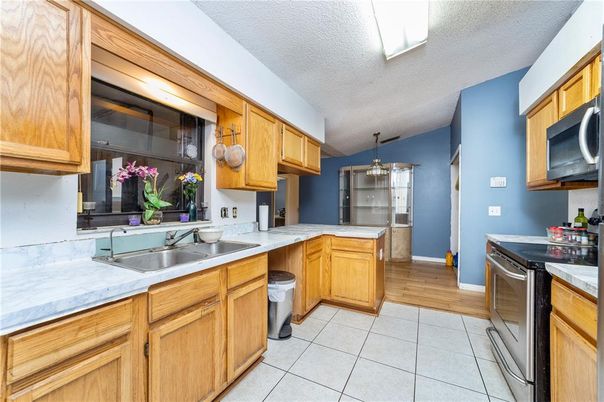 Chandelier, Interior, Kitchen, Wood Texture Flooring