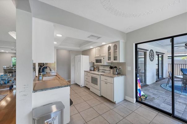Dining room, Interior, Kitchen, Recessed Lighting, Stainless Steel Appliances