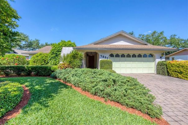 Attached, Exterior, Facade, Ranch